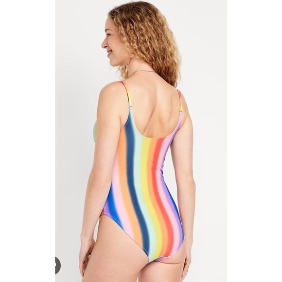 Old Navy Women’s One-Piece Swimsuit Rainbow Stripe Size XXL NWT - Picture 8 of 8